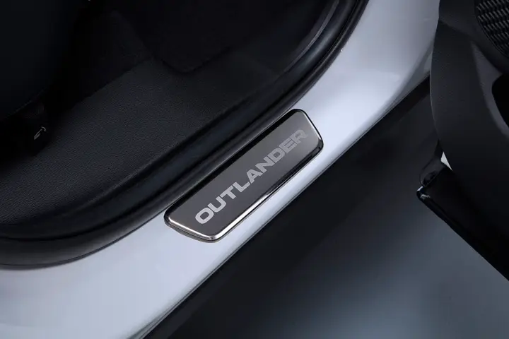 SCUFF PLATE SET NON-ILLUMINATED